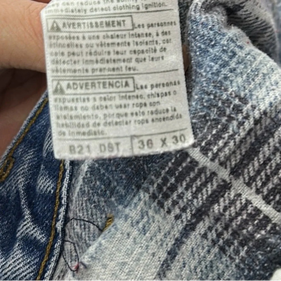 Levis  Size 36 - Picture 6 of 6